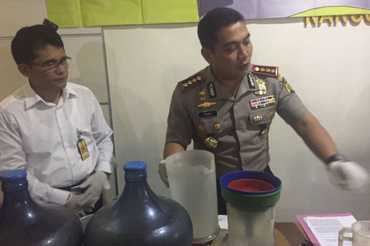 Polres Jakarta Timur gerebek distributor miras di Cakung dan Duren Sawit, Kamis (5/4/2018)
