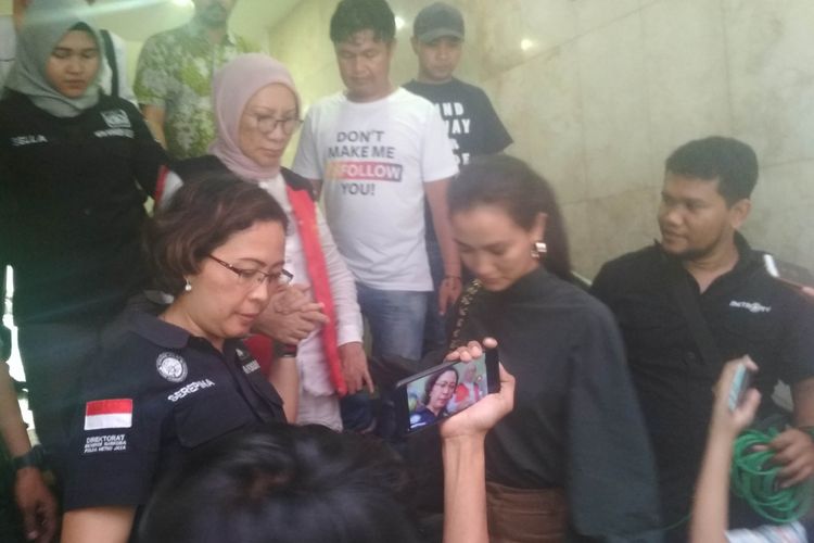 Tersangka kasus hoaks, Ratna Sarumpaet kembali dibawa ke Rutan Polda Metro Jaya pada Kamis (31/1/2019) sore