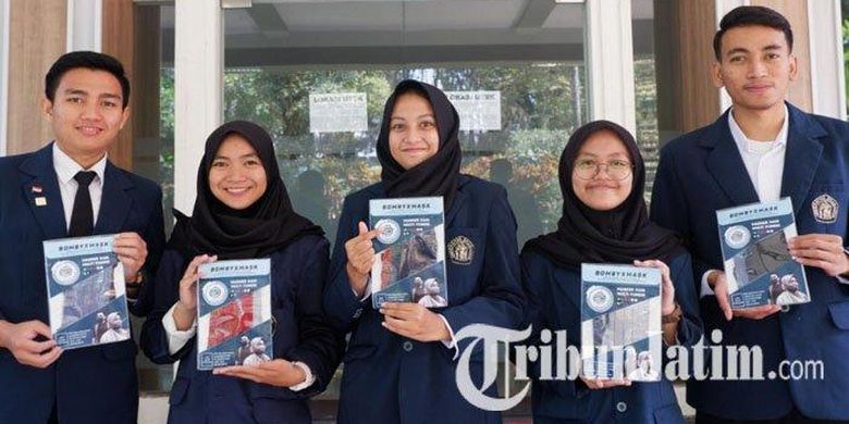 Lima mahasiswa UB pencipta masker berbahan kokon ulat sutera 
