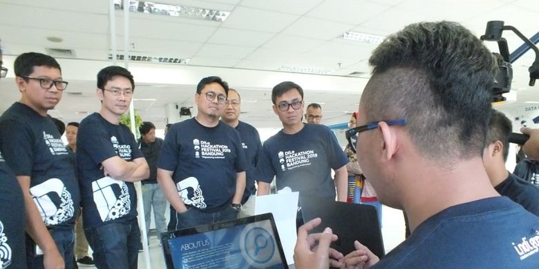 Direktur Digital Business Telkom Indonesia Faizal R. Djoemadi (keempat dari kanan) saat meresmikan program indigo Game Startup Incubation di Bandung Digital Valley, Sabtu (24/8/2019).