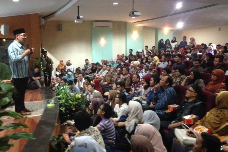 Wali Kota Bandung Ridwan Kamil memberi kuliah umum di kampus Undip Semarang, Jumat (27/10/2017)