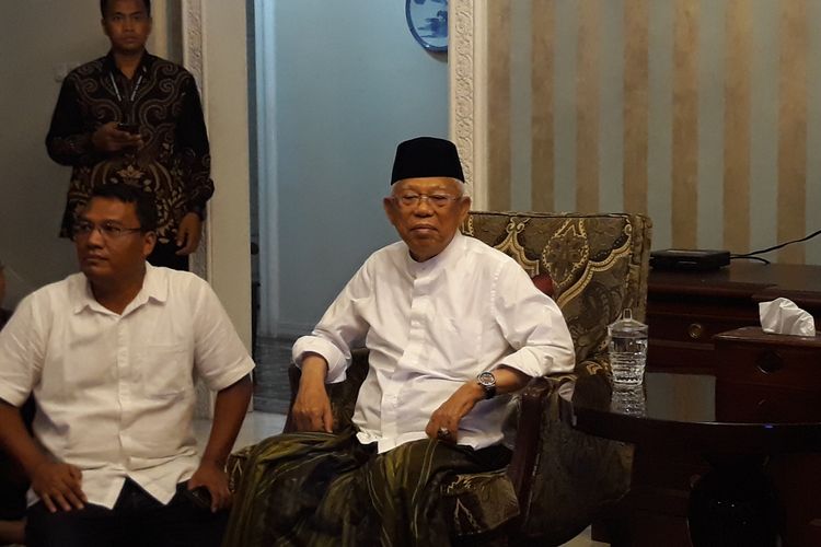 Calon wakil presiden nomor urut 01 Maruf Amin di kediamannya di Jalan Situbondo, Menteng, Jakarta, Selasa (16/4/2019).