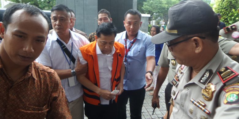 Setya Novanto tiba di Gedung Pengadilan Tipikor Jakarta, Rabu (13/12/2017).