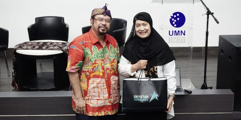Rektor UMN Ninok Leksono dan Ketua Lembaga Layanan Pendidikan Tinggi (L2Dikti) Wilayah III Illah Sailah.