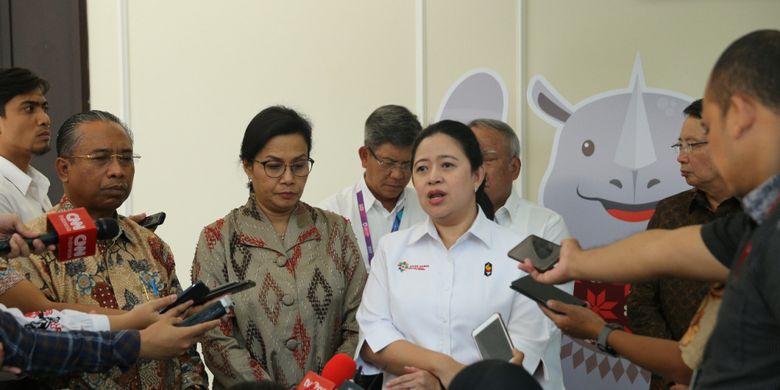 Menko PMK Puan Maharani bersama 3 Menko lainnya usai rapat Rekonstruksi dan Rehabilitasi Provinsi NTB Pasca Gempa di Kantor Wapres, Senin (27/8).
