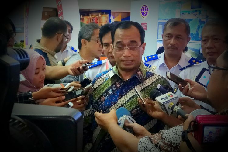 Menteri Perhubungan (Menhub) Budi Karya Sumadi di Posko Terpadu Angkutan Lebaran tahun 2017, Kemenhub, Jakarta Pusat, Jumat (23/6/2017).