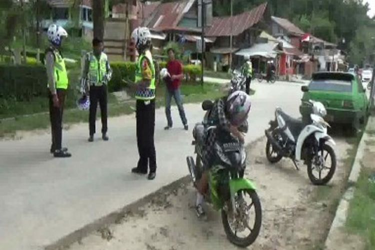 Polisi lalu lintas di parepare menggelar operasi zebra, Kamis (1/11/2018).