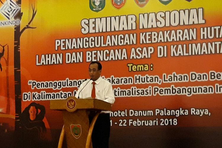 Menteri Perhubungan Budi Karya Sumadi saat memberikan pidato penutupan Seminar Nasional Penanggulangan Kebakaran Hutan, Lahan, dan Bencana Asap di Kalimantan 2018 di Palangkaraya, Kalimantan Tengah, Kamis (22/2/2018).
