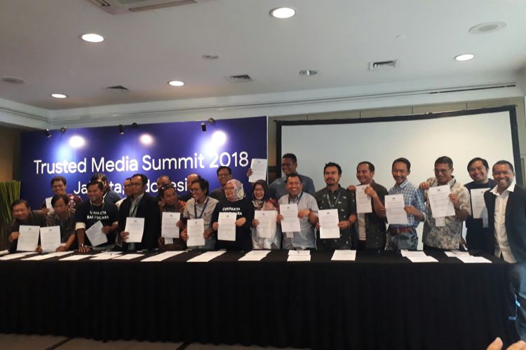 Sebanyak 22 media elektronik atau media online di Indonesia menandatangani Memorandum of Understanding (MoU) CekFakta.com, sebuah layanan pengecekan fakta yang dibangun kolaborasi Aliansi Media Siber Indonesia (AMSI) dengan Masyarakat Antifitnah Indonesia (Mafindo), Sabtu (5/5/2018).