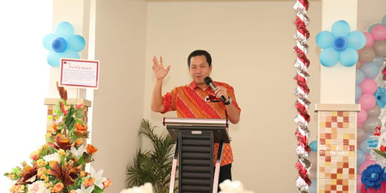 Wakil Gubernur Sulawesi Utara Steven O.E. Kandouw menghadiri Ibadah Syukur HUT Ke-36 Jemaat GPdI Victory Tountimomor, di Kecamatan Kakas Barat, Kabupaten Minahasa, Sabtu (23/3/2019 ) siang.