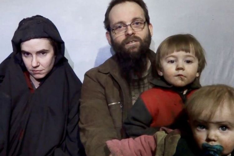 Gambar Keluarga Boyle dari potongan video yang dirilis Taliban di sosial media pada 19 Desember 2016. (ABC News)