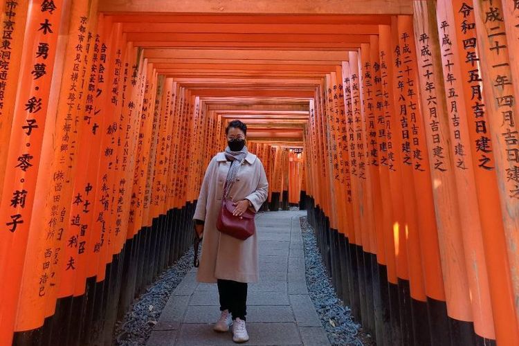 Fushimi inari-taisha adalah kuil Shinto yang didedikasikan untuk Dewa Inari di Kyoto, Jepang. (KOMPAS.COM/YUHARRANI AISYAH)