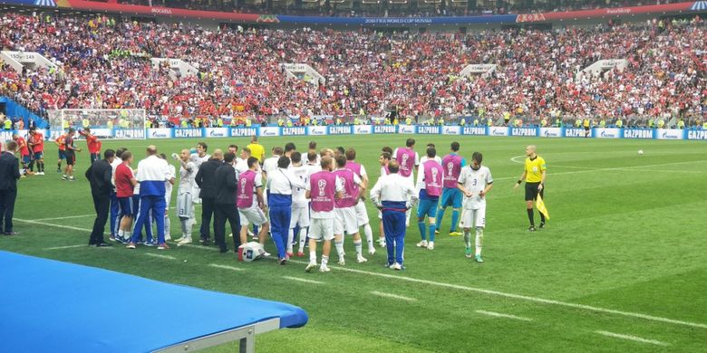 Suasana bangku cadangan timnas Rusia pada laga antara Spanyol melawan Rusia babak 16 besar Piala Dunia 2018 di Stadion Luzhniki, Minggu (1/6/2018)