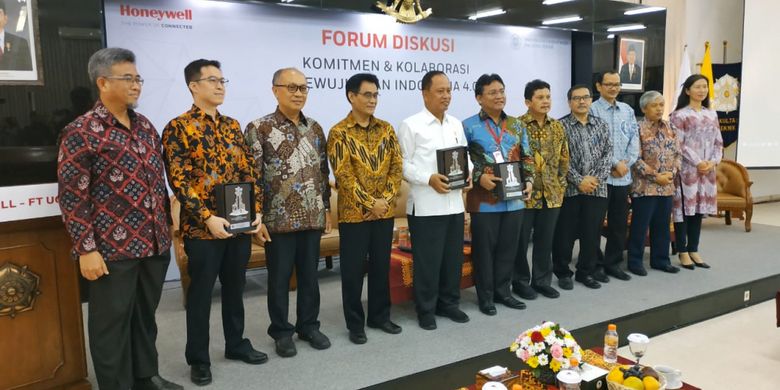 Honeywell dan UGM meresmikan laboratorium teknologi simulasi canggih dilengkapi AR/VR di Fakultas Teknik UGM (28/11/2018) di Yogyakarta.