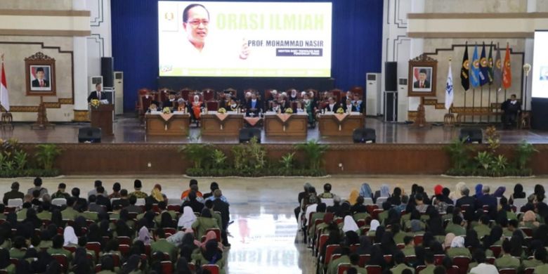 Dalam rangka Dies Natalis UPN Veteran Yogyakarta ke-60, Menritekdikti Mohamad Nasir memberikan orasi ilmiah bertema ?Penguatan Karakter Bela Negara Menghadapi Revolusi Industri 4.0?.