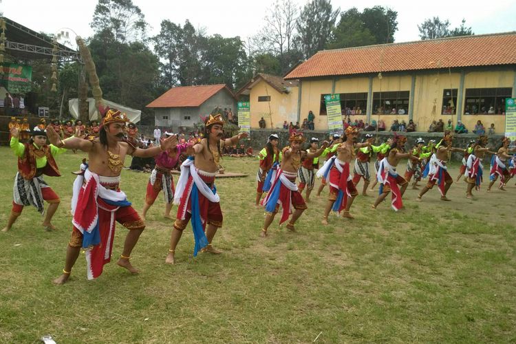 Kesenian tari Soreng yang dimainkan oleh warga Desa Bandungrejo, Kecamatan Ngablak, Kabupaten Magelang, Sabtu (4/11/2017).
