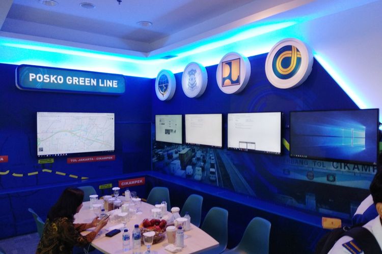 Posko Green Line Bekasi Barat. Posko ini dihadirkan untuk memantau kebijakan lalu lintas di tol Jakarta Cikampek. Kondisi diambil Jumat (16/3/2018)
