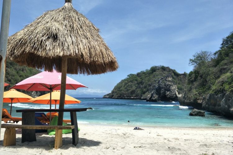 Atuh Beach, salah satu destinasi wisata di Pulau Nusa Penida, Bali bagian timur.