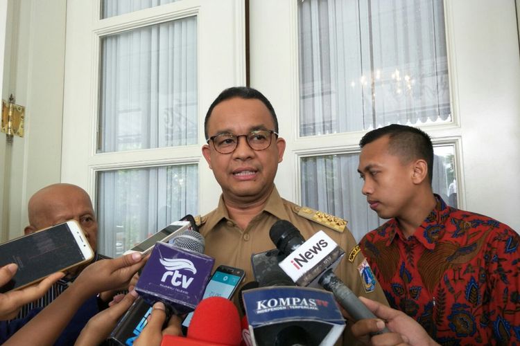 Gubernur DKI Jakarta Anies Baswedan di Balai Kota DKI Jakarta, Jalan Medan Merdeka Selatan, Selasa (12/12/2017). 