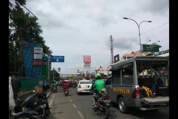 Kondisi Jalan Margonda Raya di dekat pusat perbelanjaan, Jumat (23/2/2018).