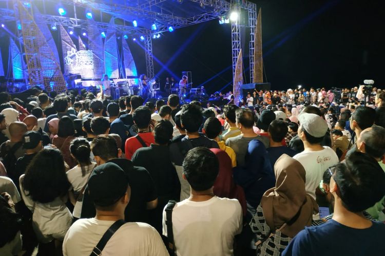 Suasana Senggigi Sunset Jazz 2018 yang digelar di Pantai Senggigi, Kabupaten Lombok Barat, NTB, Minggu (9/12/2018).