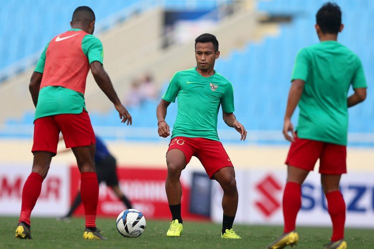 Ovaldo Haay dkk berlatih jelang laga Timnas U-23 Indonesia vs Thailand dalam babak kualifikasi Piala Asia U-23 2020 di Stadion My Dinh, 21 Maret 2019. 