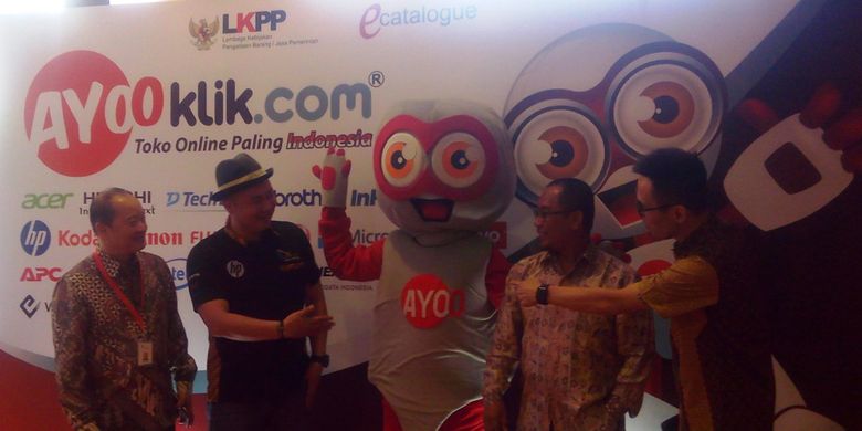 Kepala LKPP Agus Prabowo, CEO Airmas Group Basuki Surodjo dan Direktur Airmas Suryono Ken mensosialisasi e-katalog dan Ayooklik.com, Selasa (10/10/2017) 