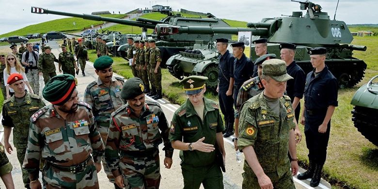Foto ini diambil pada saat latihan bersama angkatan darat Rusia dan India pada September-Oktober 2016 di Primorsky, Rusia. 
