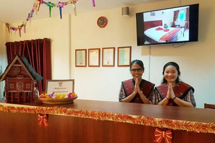 Dua karyawan hotel di Kabupaten Samosir saat dikunjungi Dinas Pariwisata setempat, Kamis (20/12/2018).