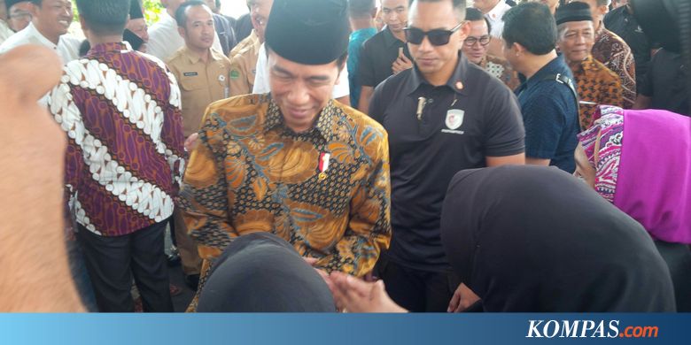 Sampai di Rumah Duka Adik Iparnya, Jokowi Salami Pelayat