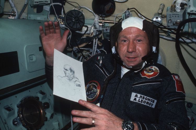 Alexey Leonov, kosmonot pertama yang berjalan di ruang angkasa