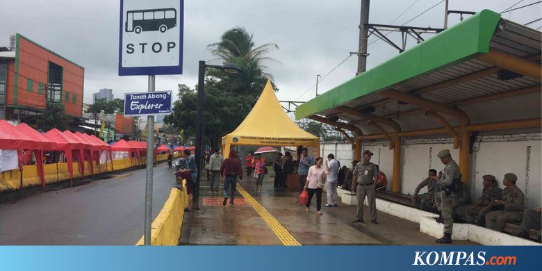 Transjakarta Eksplorer Berhenti Beroperasi, Warga Diantar Mobil Satpol PP