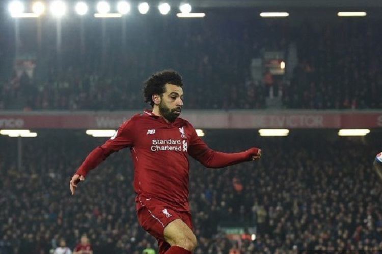 Penyerang Liverpool, Mohamed Salah, saat menguasai bola dalam pertandingan sepak bola Liga Primer Inggris antara Liverpool vs Crystal Palace di Anfield pada 19 Januari 2019.
