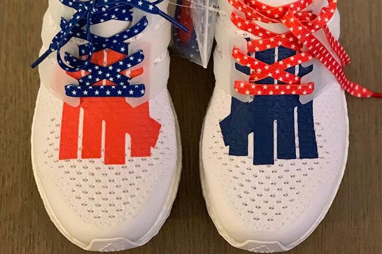 Sneakers Kolaborasi Adidas UltraBoost x Undefeated, "Kiri 