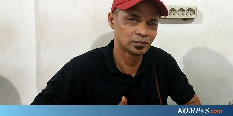Copot Baju  dan Baret Relawan Prabowo  Sandi  Beralih Dukung 