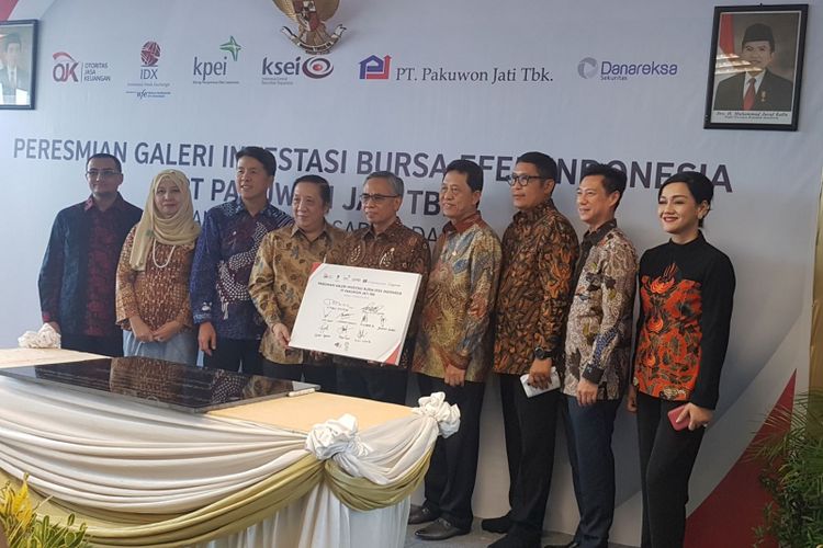 Pembukaan Galeri Investasi Bursa Efek Indonesia di Tunjungan Plaza 2, Surabaya, Jawa Timur, Selasa (14/8/2018).