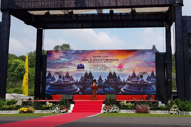 Acara baktisosial yang melibatkan 2500 wisatawan di Candi Borobudur tetap beroperasi normal pasca erupsi Gunung Merapi, Jumat (25/5/2018).(PT Taman Wisata Candi Borobudur) 