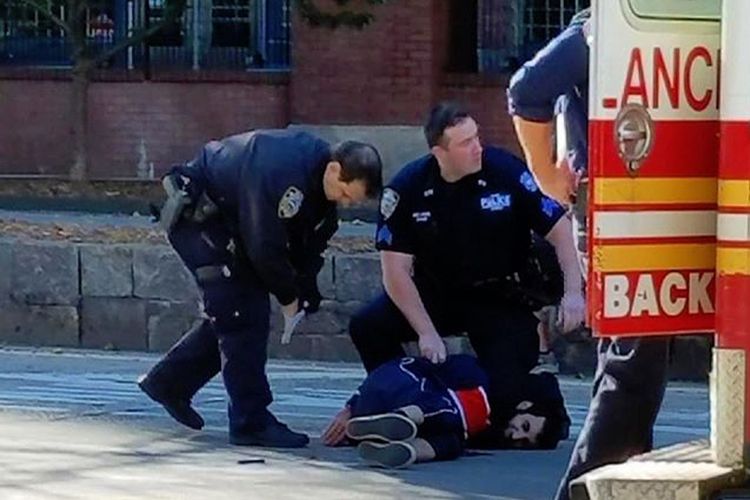 Sayfullo Saipov warga asal Uzbekistan yang menetap dari Tampa, Florida, dibekuk polisi setelah melakukan aksi penabrakan mengunakan pikap sewaan di Manhattan, New York, Selasa (31/10/2017).  