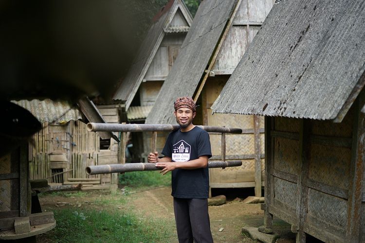 Ruhandi, Kepala Desa Warungbanten, Kabupaten Lebak, penerima Apresiasi Ikon Prestasi Pancasila Tahun 2020 dari Badan Pembinaan Ideologi Pancasila. Senin (22/6/2020).