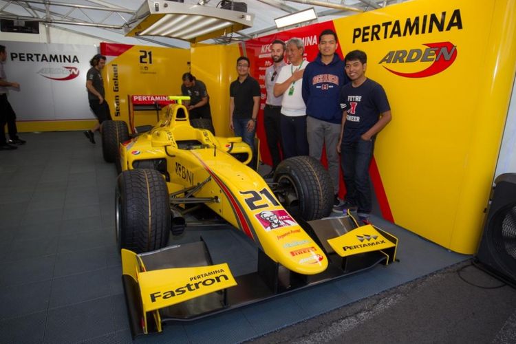 Mobil Formula 2 yang dikendarai Sean Gelael.
