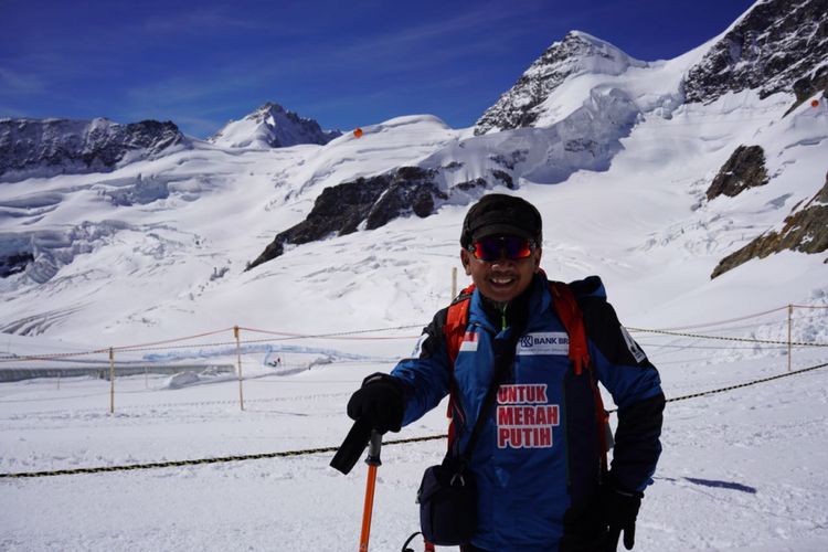 Mantan Menteri Pertanian Anton Apriyantono saat mendaki Mount Blanc, Perancis.