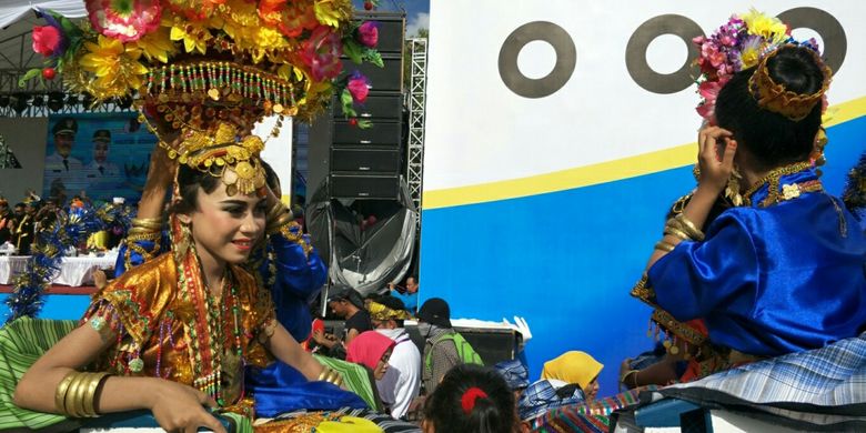 Kansodaa, prosesi adat masyarakat Wakatobi yang digelar saat perhelatan Wakatobi Wonderful Festival and Expo 2017 atau Wakatobi WAVE 2017 yang berlangsung pada 11 hingga 13 November 2017 di pelabuban Panggulubelo, Pulau Wangi-Wangi, Kabupaten Wakatobi, Provinsi Sulawesi Tenggara.