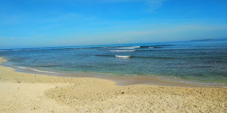 Suasana Pantai Labuhan Jukung, Krui, Kabupaten Pesisir Barat, Lampung pada Jumat (13/4/2018) pagi.