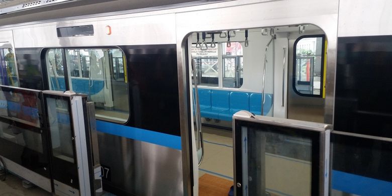 Kondisi interior kereta MRT Jakarta, Selasa (28/8/2018).