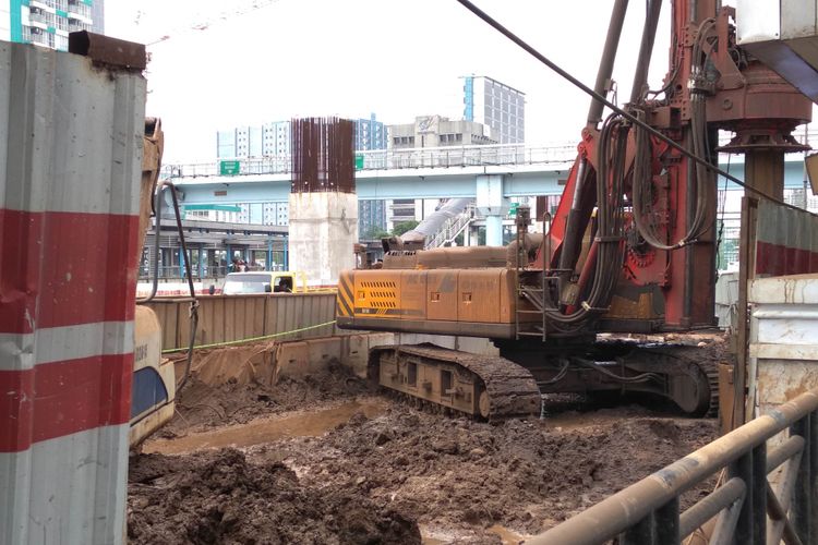 Lokasi kebocoran pipa gas PGN di depan BNN, Jakarta Timur, Selasa (13/3/2018)