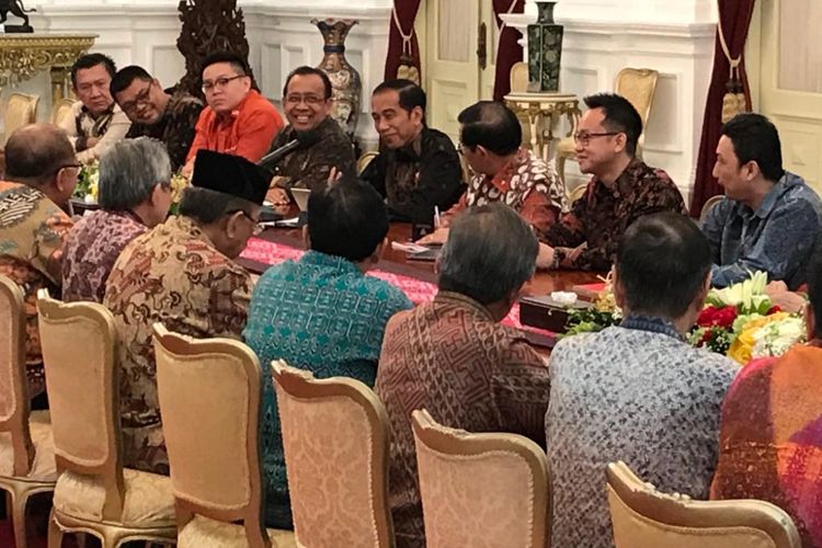 Suasana pertemuan Presiden Joko Widodo dengan pengurus pusat Perhimpunan Indonesia-Tionghoa di Istana Merdeka, Jakarta, Rabu (5/12/2018).