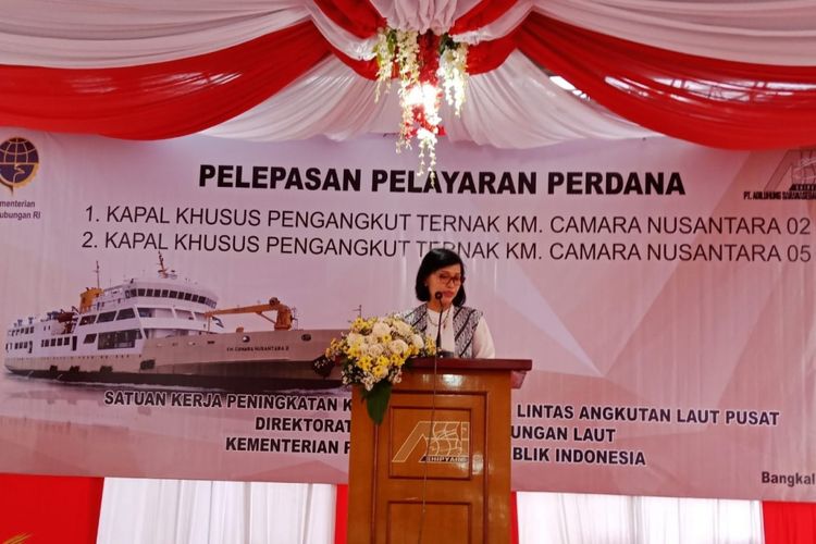 Direktur Pengolahan dan Pemasaran Hasil Peternakan Ditjen Peternakan dan Kesehatan Hewan. Fini Murfiani, melepas pelayaran perdana kapal khusus pengangkut ternak.