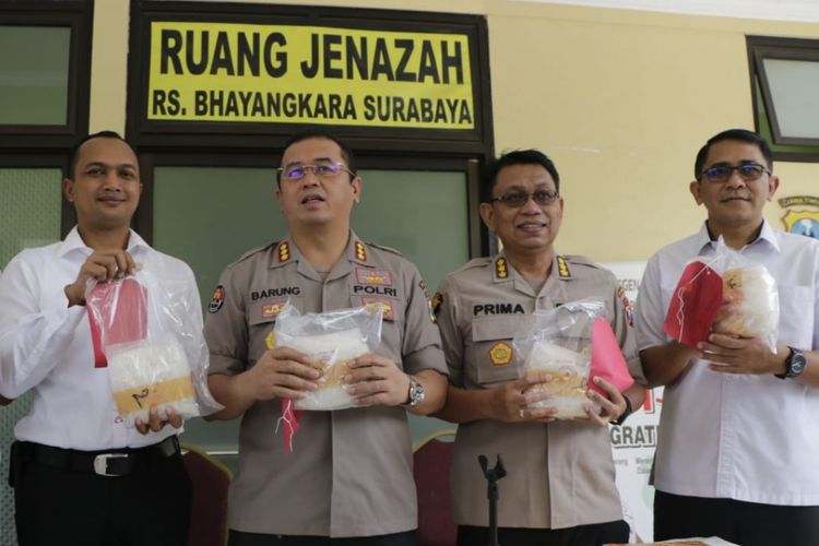 Polisi menunjukkan barang bukti sabu-sabu 5 kilogram yang dibawa Yoyok Priyatno, Senin (11/3/2019)
