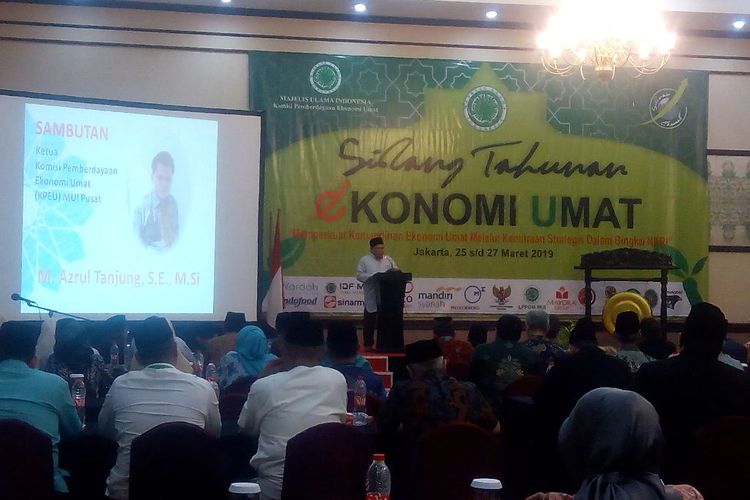 Ketua Komisi Pemberdayaan Ekonomi Umat (KPEU) Majelis Ulama Indonesia (MUI), Azrul Tanjung, memberi penjelasan sebelum Sidang Tahunan Ekonomi Umat (Ekomat) 2019 di Hotel Grand Cempaka, Jakarta Pusat, Selasa (25/3/3/2019).