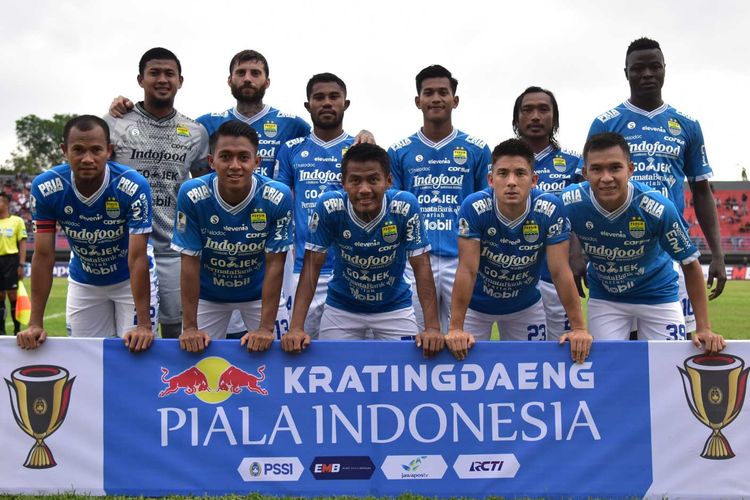 Skuad Persib Bandung saat melawan Borneo FC pada laga leg pertama 8 besar Piala Indonesia, di Stadion Segiri, Samarinda, Kalimantan Timur, Rabu (24/4/2019).
